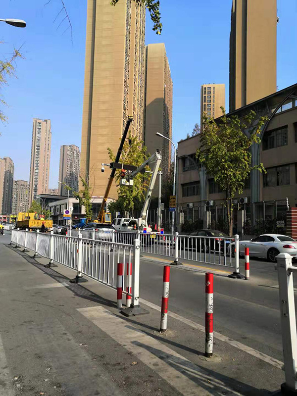 曲臂登高车租赁案例：无锡新吴区江溪街道路灯抢修