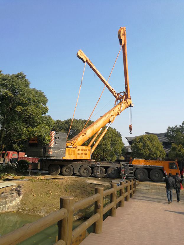 无锡众兴起重吊装公司作业现场图